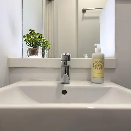 Olarias 2 Bedroom Perfect To Share Near The Castle 리스본