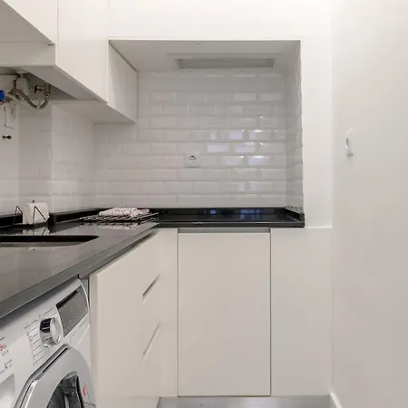 Olarias 2 Bedroom Perfect To Share Near The Castle * 리스본