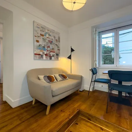 Olarias 2 Bedroom Perfect To Share Near The Castle * 리스본